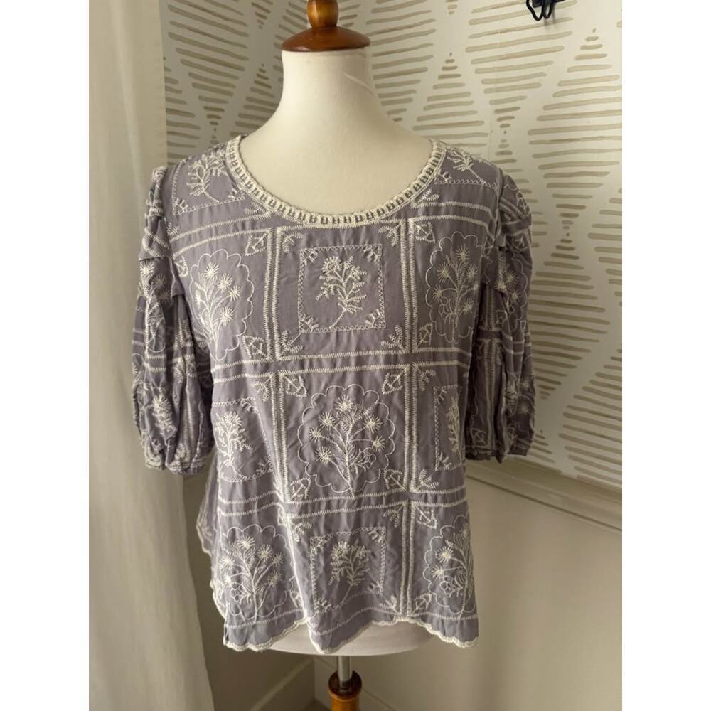 Anthropologie Solitaire Women’s Large Gray Embroidered Scalloped Flowy Top